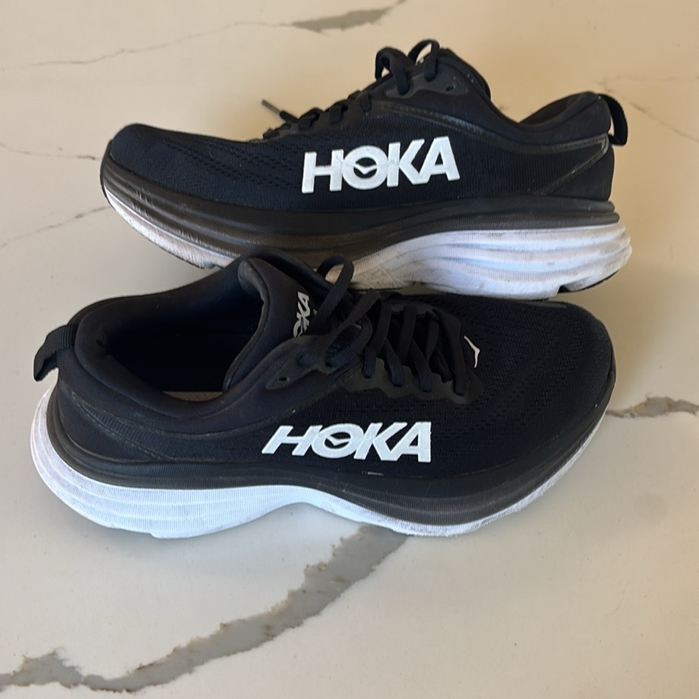 HOKA Bondi 8 Sneaker - Black with white -size 9